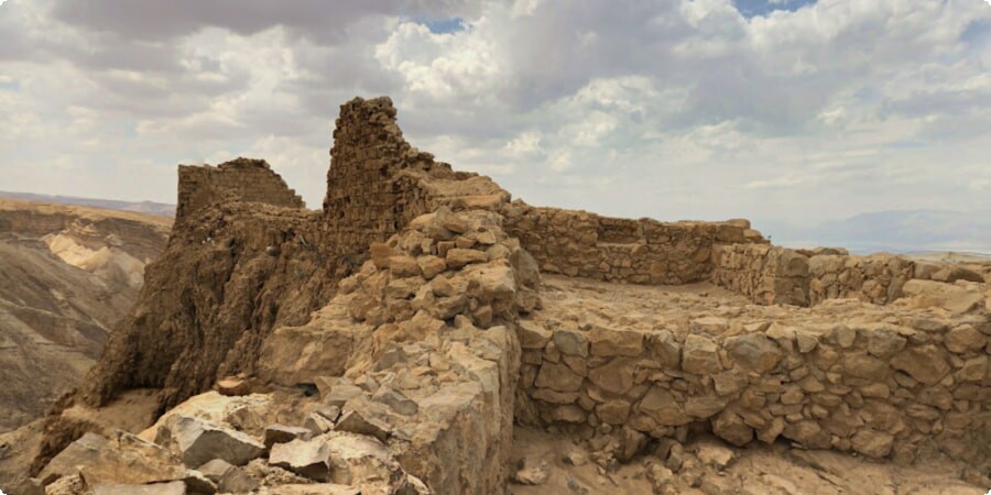 L'ascesa dal deserto: un viaggio attraverso le meraviglie archeologiche del Parco Nazionale di Masada
